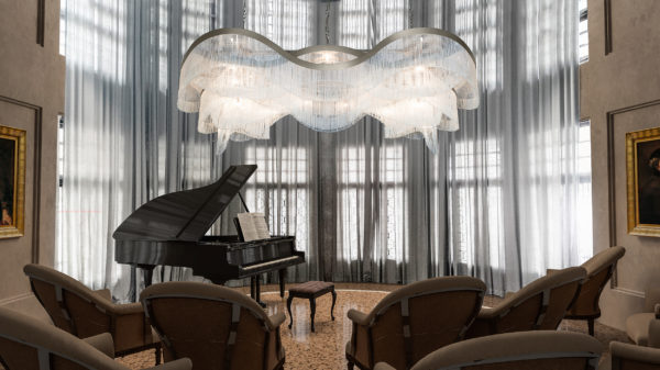 Lampadario Murano Patrizia Volpato 4815/S frangia di perline in salone con pianoforte collezione Venezia