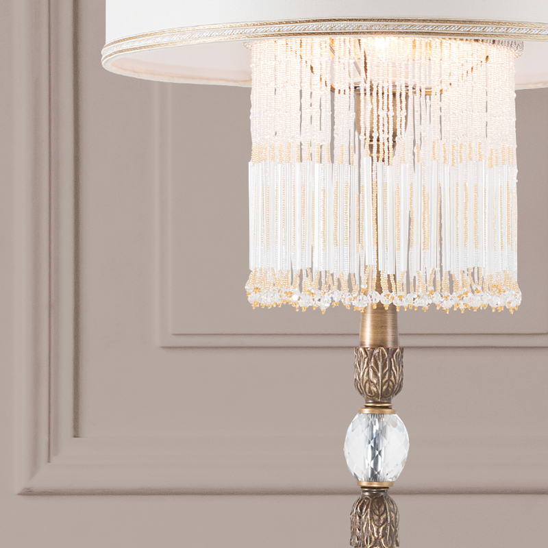 Dettaglio lampada da tavolo 4820/LG con frangia di perline in vetro di Murano collezione Venezia Patrizia Volpato