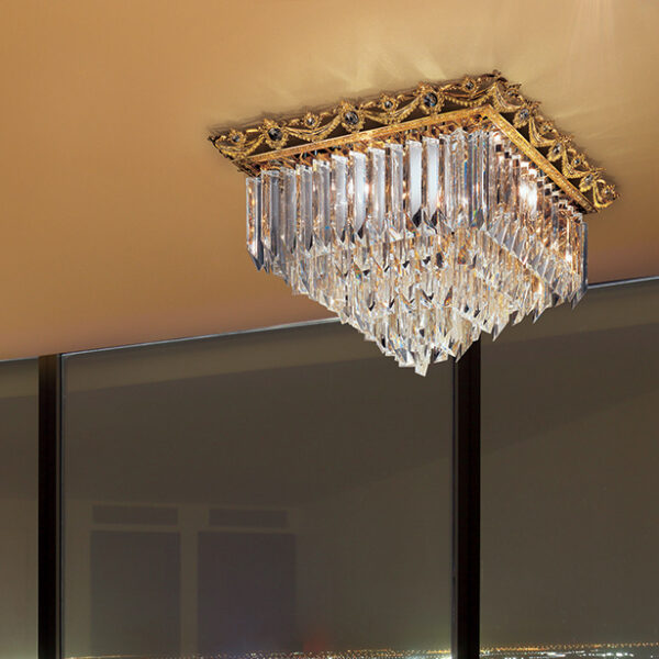 Plafoniera a soffitto 5037/PL con triedri e quadriedri in vetro di Murano e montatura oro collezione Cristalli Patrizia Volpato