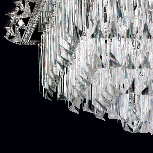 Dettaglio plafoniera a soffitto 5037/PL Patrizia Volpato triedri e quadriedri in vetro di Murano trasparente collezione Cristalli