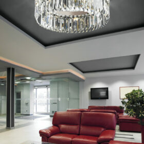 Plafoniera a soffitto Patrizia Volpato 5085/PL triedri in cristallo trasparente collezione Cristalli in ampio salotto
