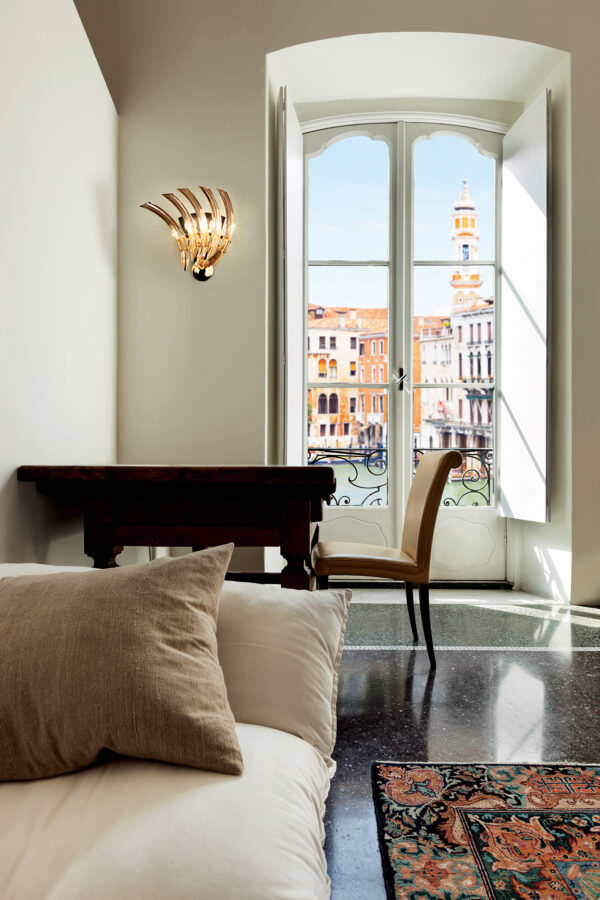 Applique da interni 522/APPSX vetro di Murano curvato ambra collezione Rondo' Patrizia Volpato