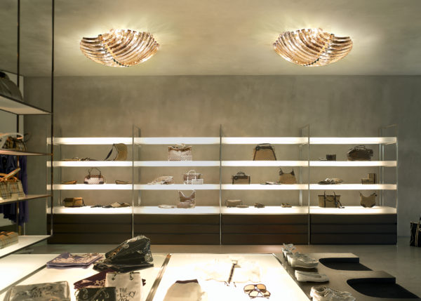Plafoniera soffitto Patrizia Volpato 523/PL vetro di Murano curvato oro a sezione triangolare collezione Rondo'