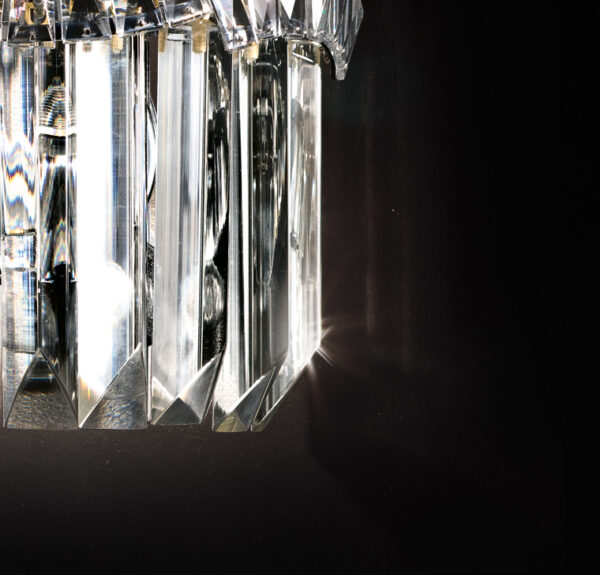 APPLIQUE con triedri in cristallo o triedri e quadriedri in vetro di Murano, disponbili in molti colori, montatura in cromo lucido o oro 24 carati: Cristalli 6008/APP