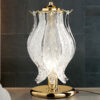 Lmpada da tavolo design 8002/L con foglie in vetro di Murano graniglia di cristallo montatura in oro 24 carati collezione Petali Patrizia Volpato