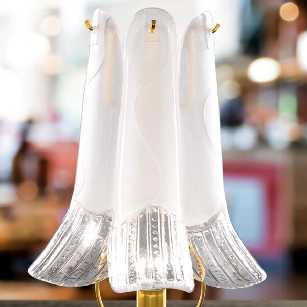 LAMPADA DA TAVOLO con petali in vetro di Murano, disponbili in tre colori, anche combinabili, montatura in cromo lucido o oro 24 carati: Petali 8007/L