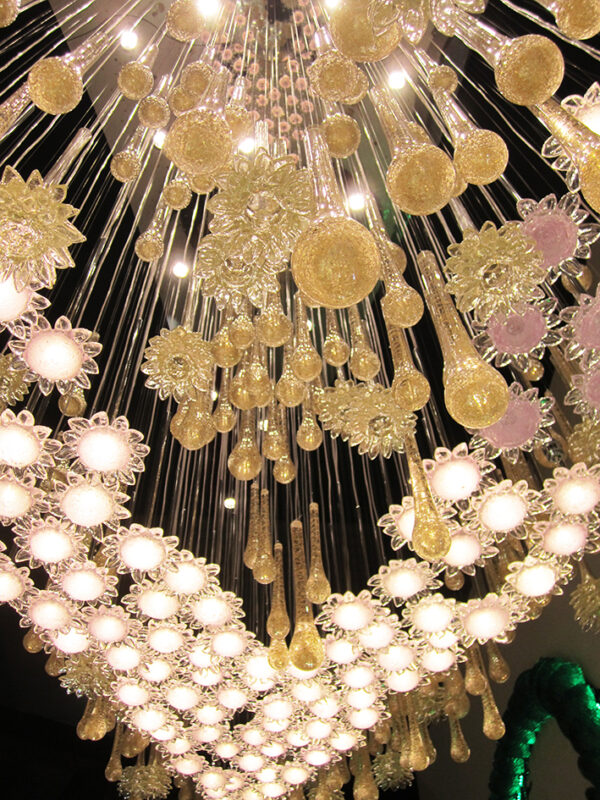 Dettaglio lampadario plafoniera cristallo 4200-300 vetro in foglia d'oro e led collezione Rugiada Patrizia Volpato