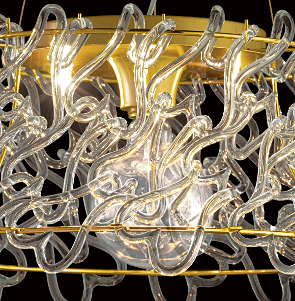 Dettaglio lampadario Murano con ganci in vetro e rifinitura oro 500-S collezione Legami Patrizia Volpato