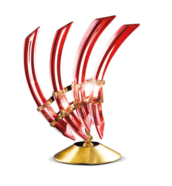 Lampada da tavolo design contemporaneo 522/LPDX Patrizia Volpato struttura triangolare con base oro e vetro di Murano rosso curvato collezione Rondo'
