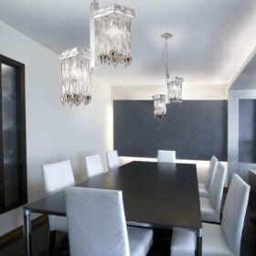 Lampadari sala da pranzo design Patrizia Volpato 530/S vetro di Murano e struttura argento collezione Alaska