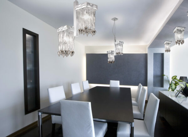 Lampadari sala da pranzo design Patrizia Volpato 530/S vetro di Murano e struttura argento collezione Alaska