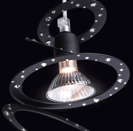 Dettaglio lampadario Swarovski e Murano 800/S1 Patrizia Volpato struttura concentrica finitura nero opaco collezione Cassiopea