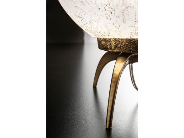 Dettaglio lampada da tavolo collezione Stone