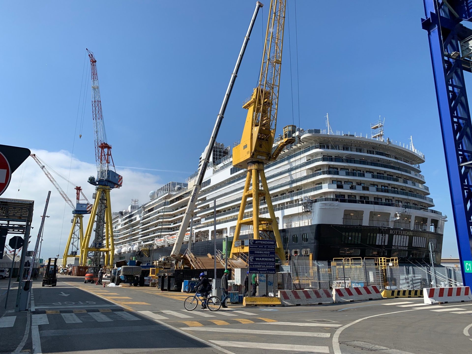 La nave Rotterdam in costruzione presso Fincatieri